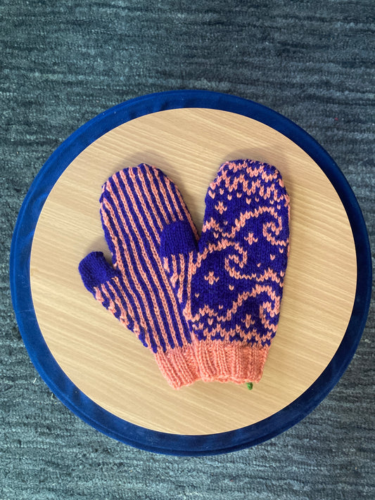 Coral Waves Mittens